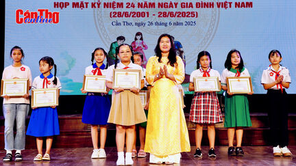 Nhiều hoạt động kỷ niệm 24 năm Ngày Gia đình Việt Nam Nhiều hoạt động kỷ niệm 24 năm Ngày Gia đình Việt Nam