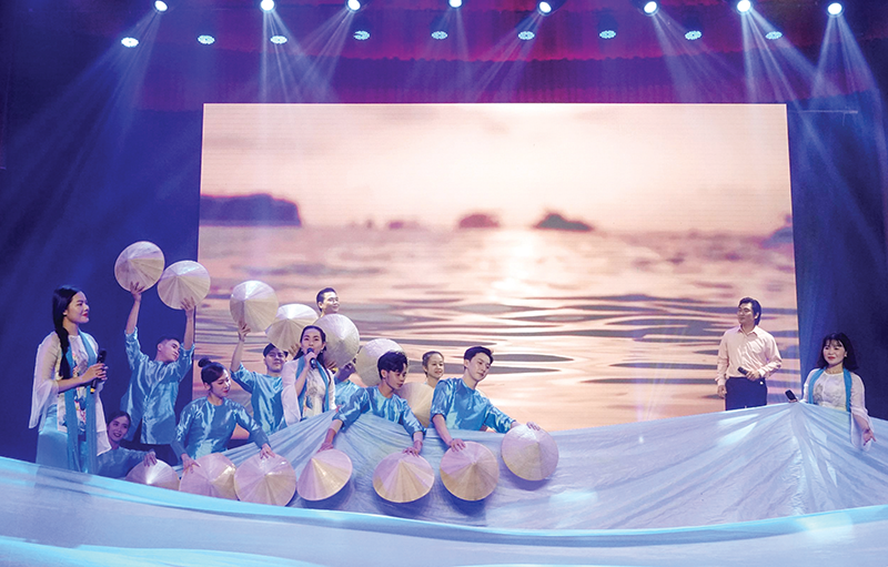 Hòa chung khúc hát ngợi ca Tổ quốc