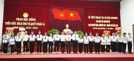 Giúp thí sinh vững tâm đến trường thi Giúp thí sinh vững tâm đến trường thi