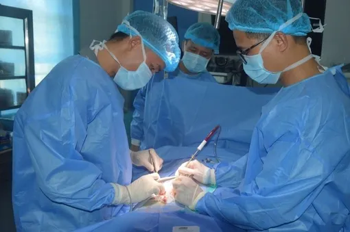 Bệnh xá đảo Song Tử Tây cấp cứu ngư dân bị viêm ruột thừa cấp Bệnh xá đảo Song Tử Tây cấp cứu ngư dân bị viêm ruột thừa cấp