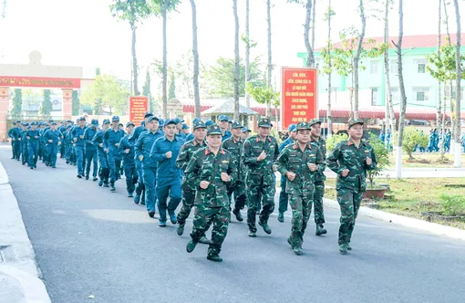 200 cán bộ, chiến sĩ tham gia Ngày Chạy thể thao Quân sự 200 cán bộ, chiến sĩ tham gia Ngày Chạy thể thao Quân sự