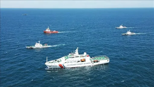 Những hải trình vượt sóng, giữ bình yên cho biển đảo quê hương Những hải trình vượt sóng, giữ bình yên cho biển đảo quê hương