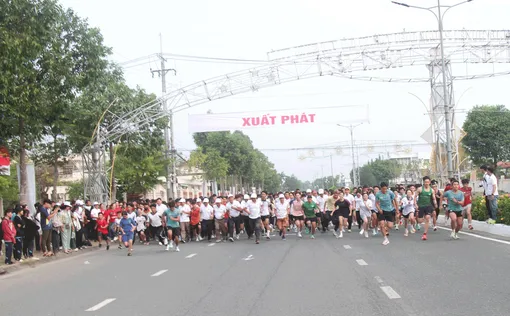 Phong Điền tổ chức “điểm” phát động Ngày chạy Olympic Phong Điền tổ chức “điểm” phát động Ngày chạy Olympic