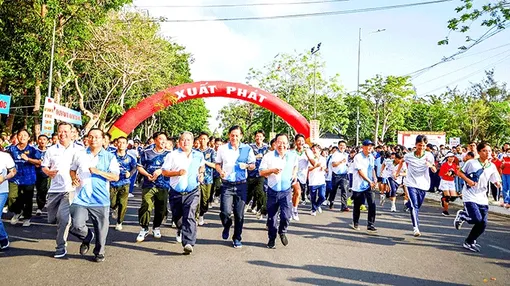 Hơn 8.000 người tham gia Ngày chạy Olympic quận Ninh Kiều năm 2025 Hơn 8.000 người tham gia Ngày chạy Olympic quận Ninh Kiều năm 2025
