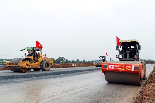 "Chỉ bàn làm, không bàn lùi" để đẩy nhanh tiến độ thi công các dự án cao tốc "Chỉ bàn làm, không bàn lùi" để đẩy nhanh tiến độ thi công các dự án cao tốc