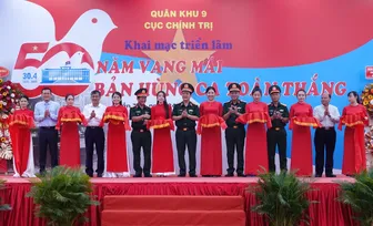 Khai mạc triển lãm chuyên đề “50 năm vang mãi bản hùng ca toàn thắng”