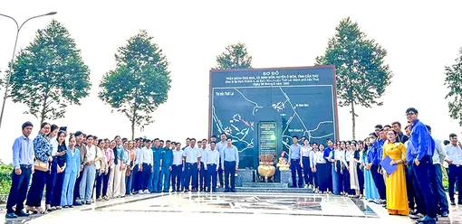 Nâng cao nhận thức, tinh thần cảnh giác của cán bộ, đảng viên và người dân Nâng cao nhận thức, tinh thần cảnh giác của cán bộ, đảng viên và người dân