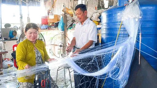 Giúp nhân dân nâng cao đời sống Giúp nhân dân nâng cao đời sống