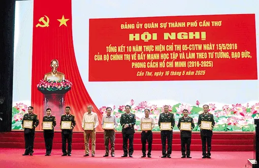 Lực lượng vũ trang TP Cần Thơ làm theo lời Bác Lực lượng vũ trang TP Cần Thơ làm theo lời Bác