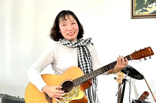 Vẻ đẹp độc đáo của hoa và đá trong “Hoa rêu” Vẻ đẹp độc đáo của hoa và đá trong “Hoa rêu”