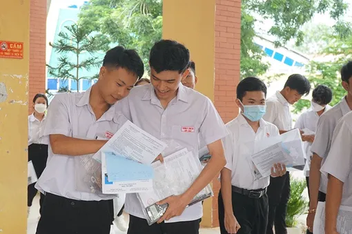 Sáng 27-6, thí sinh dự thi tốt nghiệp THPT theo Chương trình Giáo dục phổ thông 2018 hoàn thành buổi thi cuối Sáng 27-6, thí sinh dự thi tốt nghiệp THPT theo Chương trình Giáo dục phổ thông 2018 hoàn thành buổi thi cuối