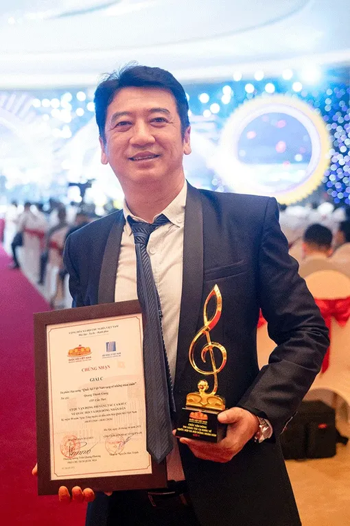 Nhạc sĩ Quang Thanh Giang (TP Cần Thơ) đoạt giải C Nhạc sĩ Quang Thanh Giang (TP Cần Thơ) đoạt giải C