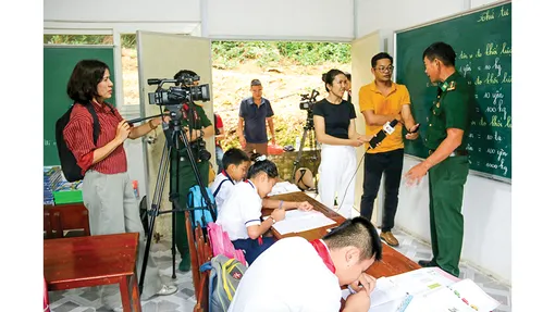 Biển đảo trong trái tim người làm báo Biển đảo trong trái tim người làm báo