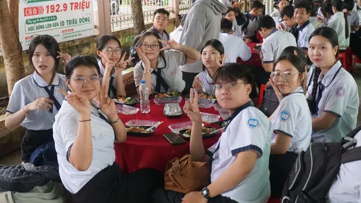 Ấm lòng mùa thi Ấm lòng mùa thi