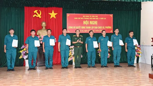 Công bố quyết định thành lập các Ban Chỉ huy Quân sự xã, phường Công bố quyết định thành lập các Ban Chỉ huy Quân sự xã, phường