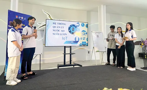 Tuổi trẻ xung kích với phong trào “Bình dân học vụ số” Tuổi trẻ xung kích với phong trào “Bình dân học vụ số”