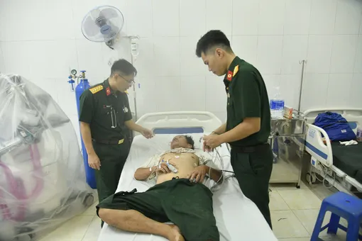 Đảo Nam Yết cấp cứu ngư dân bị đột quỵ trên biển Đảo Nam Yết cấp cứu ngư dân bị đột quỵ trên biển