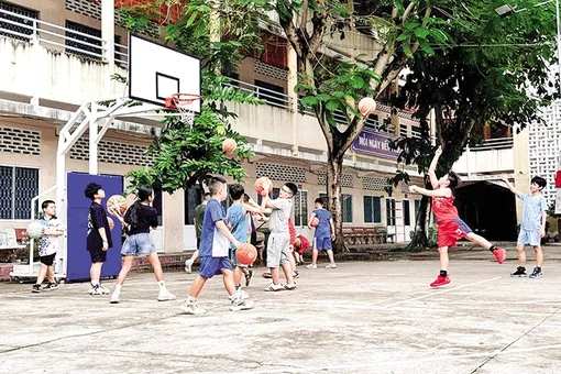 Bóng rổ hè - sân chơi bổ ích của lứa tuổi thanh thiếu niên Bóng rổ hè - sân chơi bổ ích của lứa tuổi thanh thiếu niên