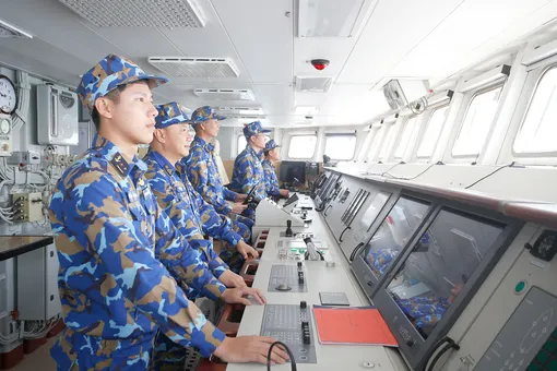 Làm chủ trang bị kỹ thuật hiện đại, vươn ra biển lớn Làm chủ trang bị kỹ thuật hiện đại, vươn ra biển lớn