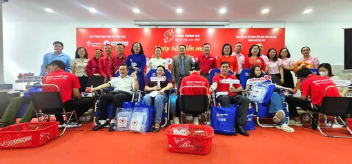 Ngày hội “Sắc đỏ Tây đô”, tôn vinh người hiếu máu tiêu biểu Ngày hội “Sắc đỏ Tây đô”, tôn vinh người hiếu máu tiêu biểu