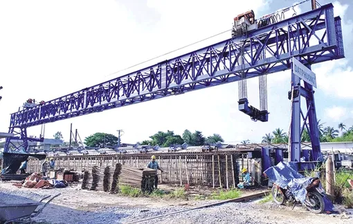 Ðẩy nhanh tiến độ các công trình giao thông Ðẩy nhanh tiến độ các công trình giao thông