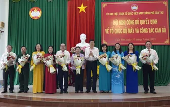 Công bố các quyết định về tổ chức bộ máy và công tác cán bộ Cơ quan Ủy ban MTTQVN TP Cần Thơ Công bố các quyết định về tổ chức bộ máy và công tác cán bộ Cơ quan Ủy ban MTTQVN TP Cần Thơ