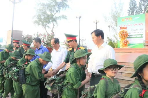 Học kỳ trong Quân đội - Sân chơi hè bổ ích, rèn luyện lối sống kỷ luật, tự lập Học kỳ trong Quân đội - Sân chơi hè bổ ích, rèn luyện lối sống kỷ luật, tự lập