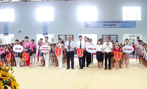 Khai mạc Giải vô địch trẻ, vô địch các nhóm tuổi Thể dục dụng cụ quốc gia 2025 Khai mạc Giải vô địch trẻ, vô địch các nhóm tuổi Thể dục dụng cụ quốc gia 2025