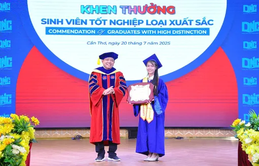 Trường Đại học Nam Cần Thơ trao bằng tốt nghiệp khối ngành sức khỏe Trường Đại học Nam Cần Thơ trao bằng tốt nghiệp khối ngành sức khỏe