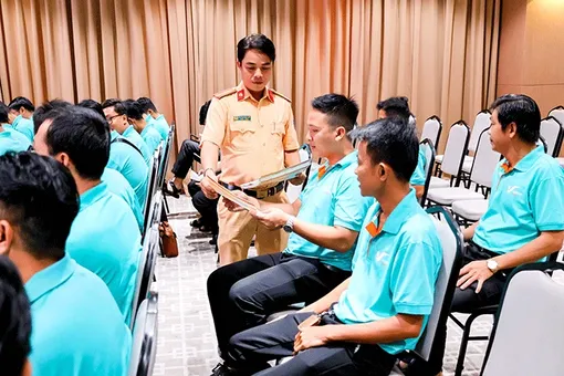 Tuyên truyền kiến thức mới về an toàn giao thông Tuyên truyền kiến thức mới về an toàn giao thông