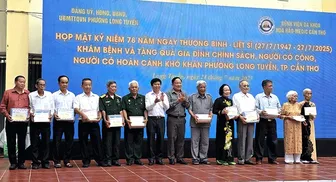 Bệnh viện Đa khoa Hòa Hảo - Medic Cần Thơ khám bệnh, tặng quà cho gia đình chính sách Bệnh viện Đa khoa Hòa Hảo - Medic Cần Thơ khám bệnh, tặng quà cho gia đình chính sách