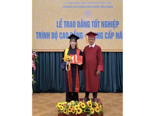 Trường Cao đẳng Cộng đồng Hậu Giang trao bằng tốt nghiệp Trường Cao đẳng Cộng đồng Hậu Giang trao bằng tốt nghiệp