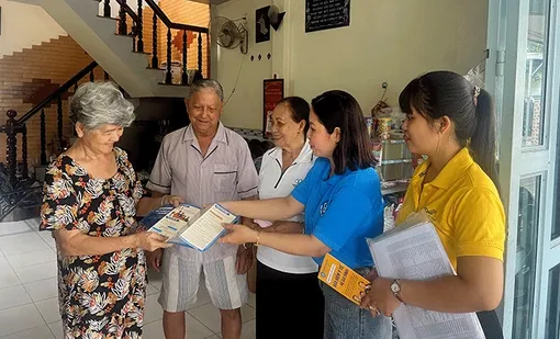 Ðưa chính sách pháp luật về bảo hiểm xã hội tự nguyện, bảo hiểm y tế đến với người dân Ðưa chính sách pháp luật về bảo hiểm xã hội tự nguyện, bảo hiểm y tế đến với người dân