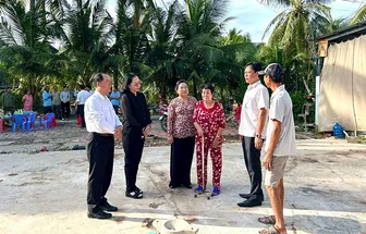 Kịp thời hỗ trợ người dân xã Xà Phiên bị thiệt hại do giông lốc Kịp thời hỗ trợ người dân xã Xà Phiên bị thiệt hại do giông lốc