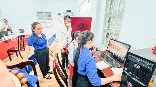 Thường trực Thành đoàn thăm và động viên đội hình “Bình dân học vụ số” Thường trực Thành đoàn thăm và động viên đội hình “Bình dân học vụ số”