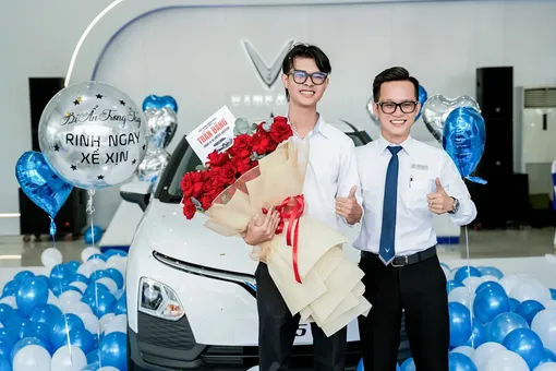 Chuyện hi hữu: Mua xe điện VinFast không chỉ tiết kiệm mà còn... trúng thêm xe Chuyện hi hữu: Mua xe điện VinFast không chỉ tiết kiệm mà còn... trúng thêm xe