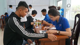 Hỗ trợ người dân sử dụng dịch vụ công trực tuyến Hỗ trợ người dân sử dụng dịch vụ công trực tuyến