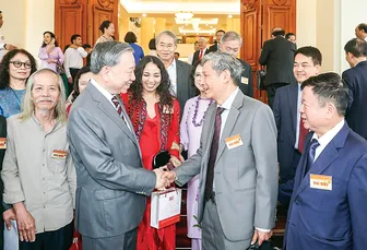 Tổng Bí thư Tô Lâm: Trí thức, nhà khoa học, văn nghệ sĩ tiếp tục là lực lượng tiên phong mở đường cho dân tộc tiến lên mạnh mẽ Tổng Bí thư Tô Lâm: Trí thức, nhà khoa học, văn nghệ sĩ tiếp tục là lực lượng tiên phong mở đường cho dân tộc tiến lên mạnh mẽ