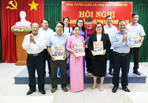 Ban Tuyên giáo và Dân vận Thành ủy Cần Thơ phân công nhiệm vụ và bổ nhiệm 67 cán bộ, công chức Ban Tuyên giáo và Dân vận Thành ủy Cần Thơ phân công nhiệm vụ và bổ nhiệm 67 cán bộ, công chức