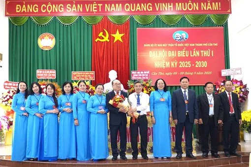 Đổi mới nội dung và phương thức hoạt động của Mặt trận, hướng mạnh về địa bàn khu dân cư Đổi mới nội dung và phương thức hoạt động của Mặt trận, hướng mạnh về địa bàn khu dân cư