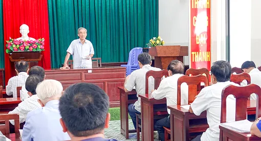 Tận tụy chăm lo đời sống nhân dân Tận tụy chăm lo đời sống nhân dân