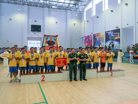 Bế mạc Hội thao Bóng đá, bóng bàn, cầu lông, quần vợt lực lượng vũ trang Quân khu 9 năm 2025 Bế mạc Hội thao Bóng đá, bóng bàn, cầu lông, quần vợt lực lượng vũ trang Quân khu 9 năm 2025