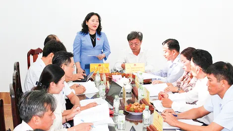 Quan tâm giải quyết chế độ cho cán bộ, công chức và người hoạt động không chuyên trách Quan tâm giải quyết chế độ cho cán bộ, công chức và người hoạt động không chuyên trách