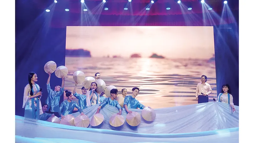 Hòa chung khúc hát ngợi ca Tổ quốc Hòa chung khúc hát ngợi ca Tổ quốc