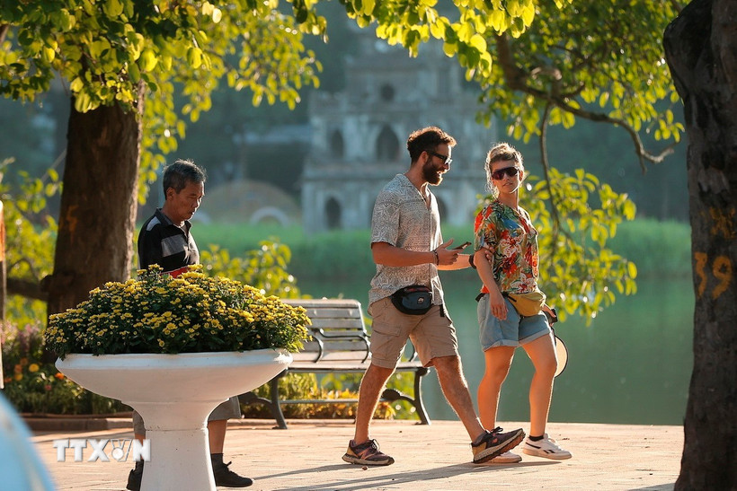 Miễn thị thực cho công dân của 12 quốc gia để kích cầu du lịch