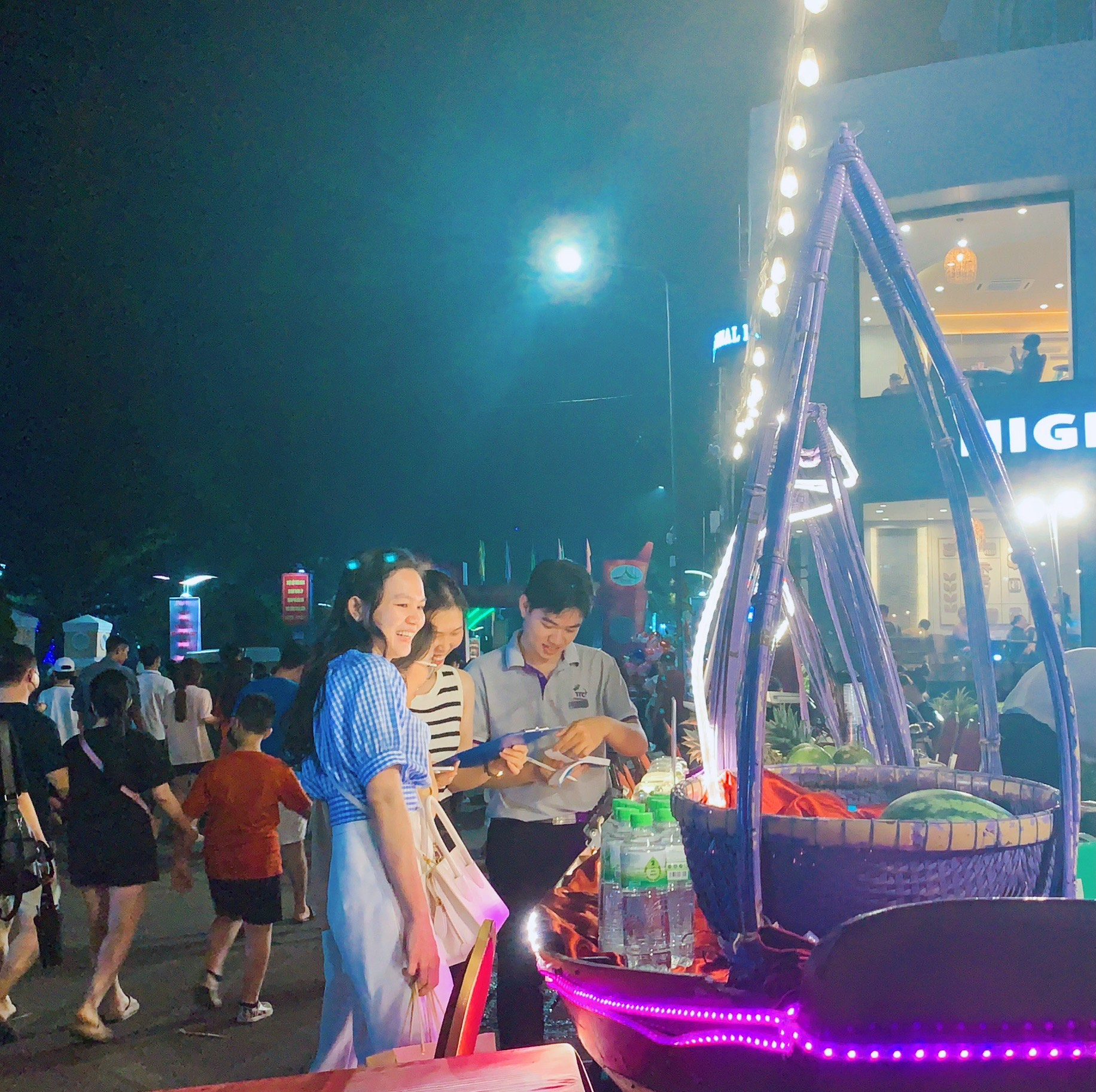 Kiến nghị tháo gỡ khó khăn để tuyến phố đi bộ Ninh Kiều hoạt động trở lại